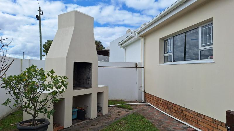 3 Bedroom Property for Sale in Fraaiuitsig Western Cape